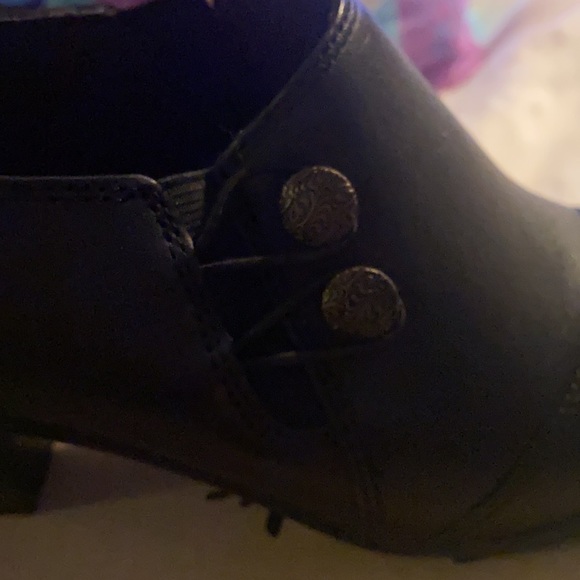 New never worn Clark’s comfortable small heel and zip sided - Picture 5 of 8